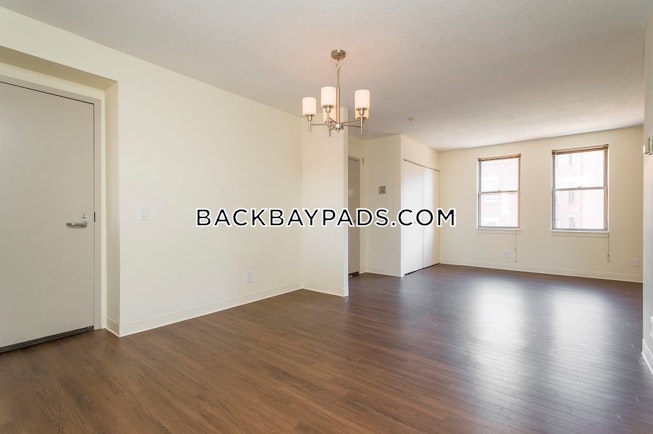 Boston - $4,900 /mo