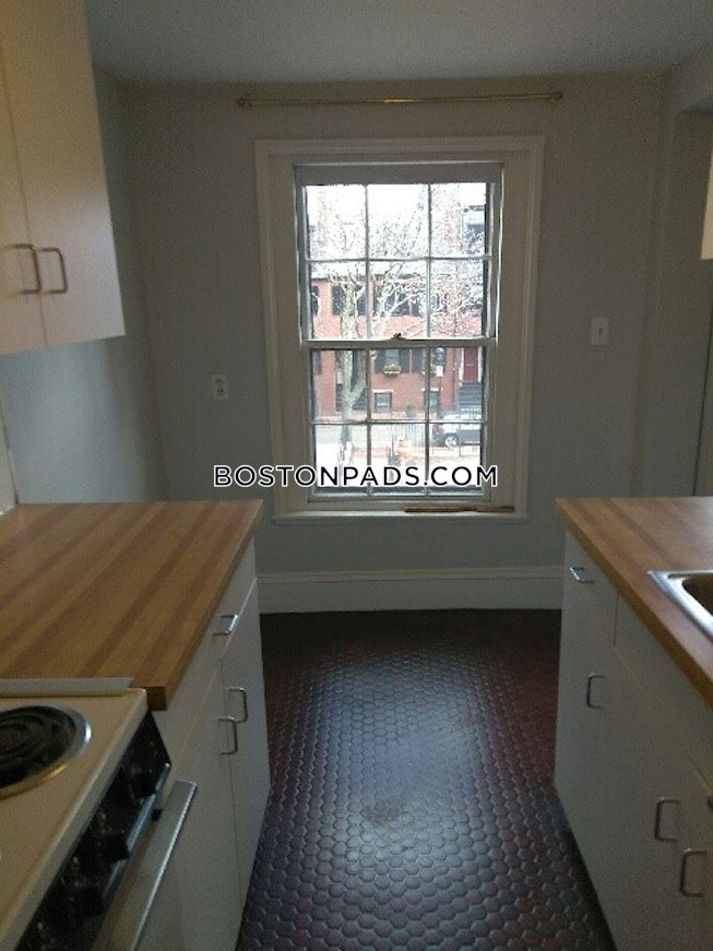 Boston - $2,400 /mo