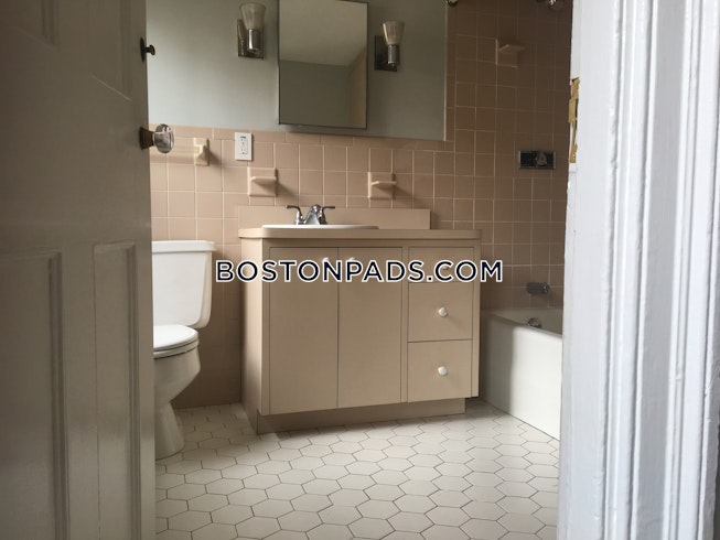 Boston - $2,400 /mo