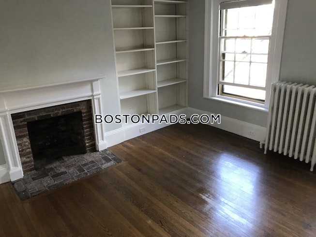 Boston - $2,400 /mo