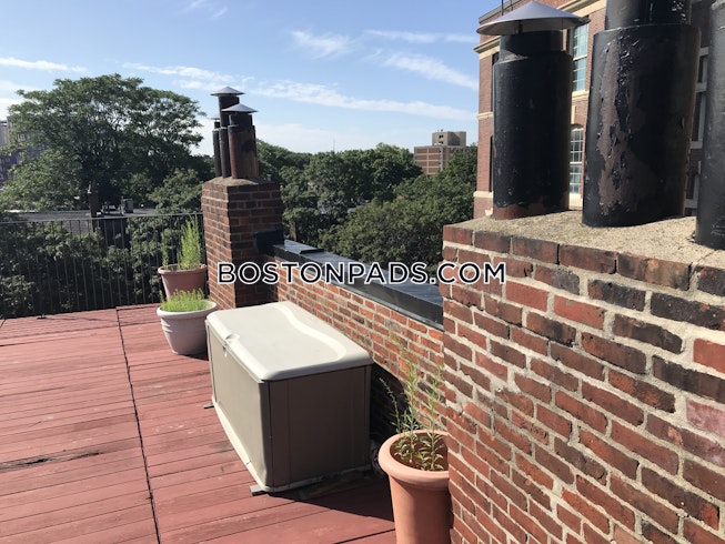 Boston - $2,400 /mo