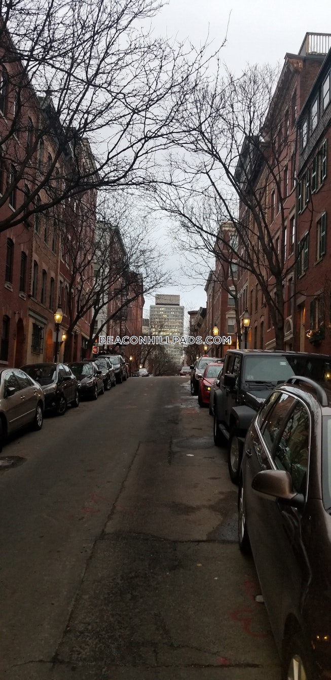 Boston - $2,800 /mo