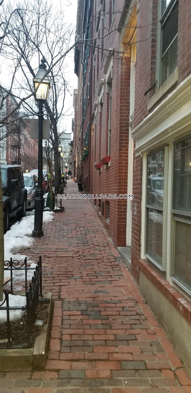 Boston - $2,800 /mo