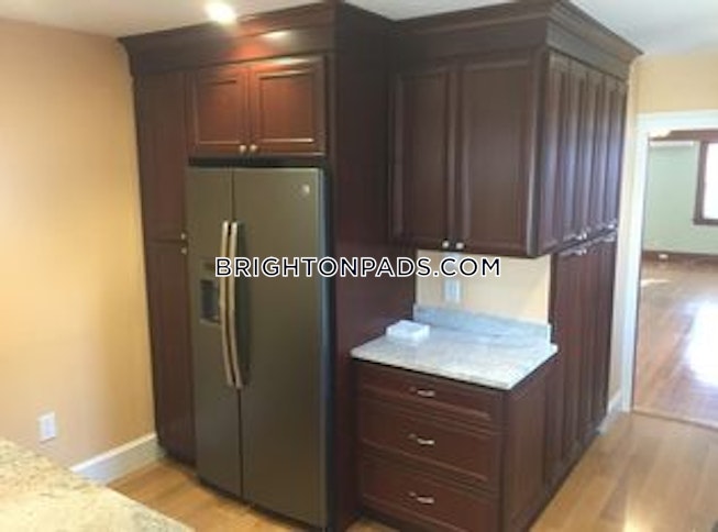 Boston - $4,200 /mo