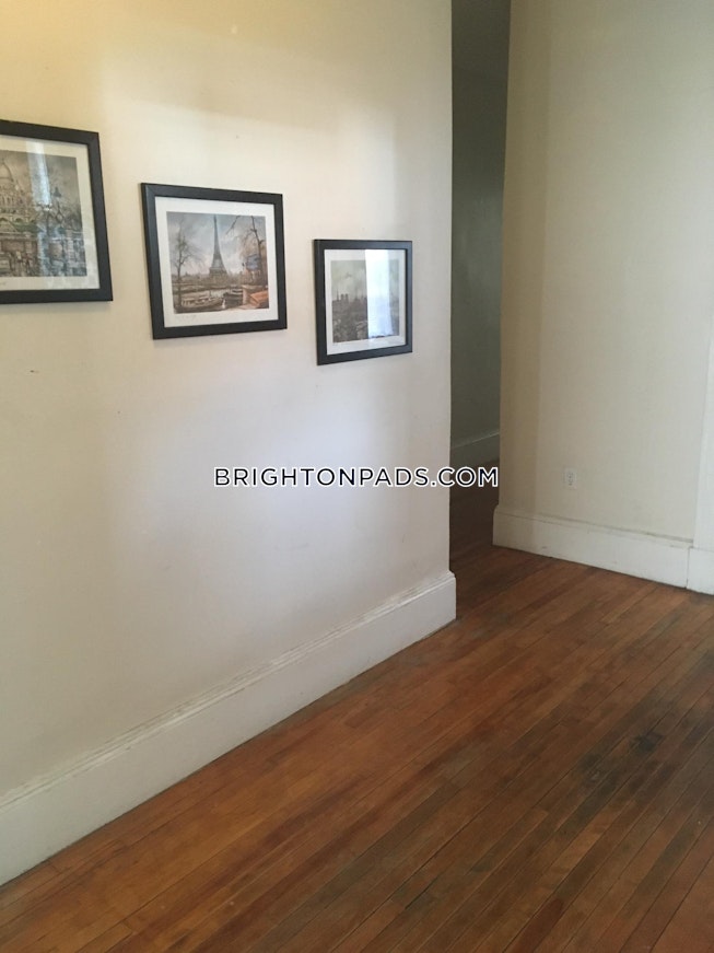 Boston - $2,400 /mo