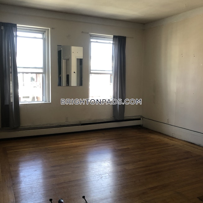 Boston - $2,300 /mo