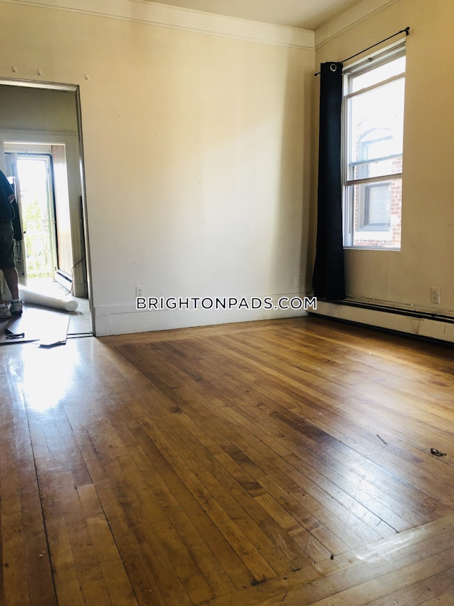 Boston - $2,300 /mo