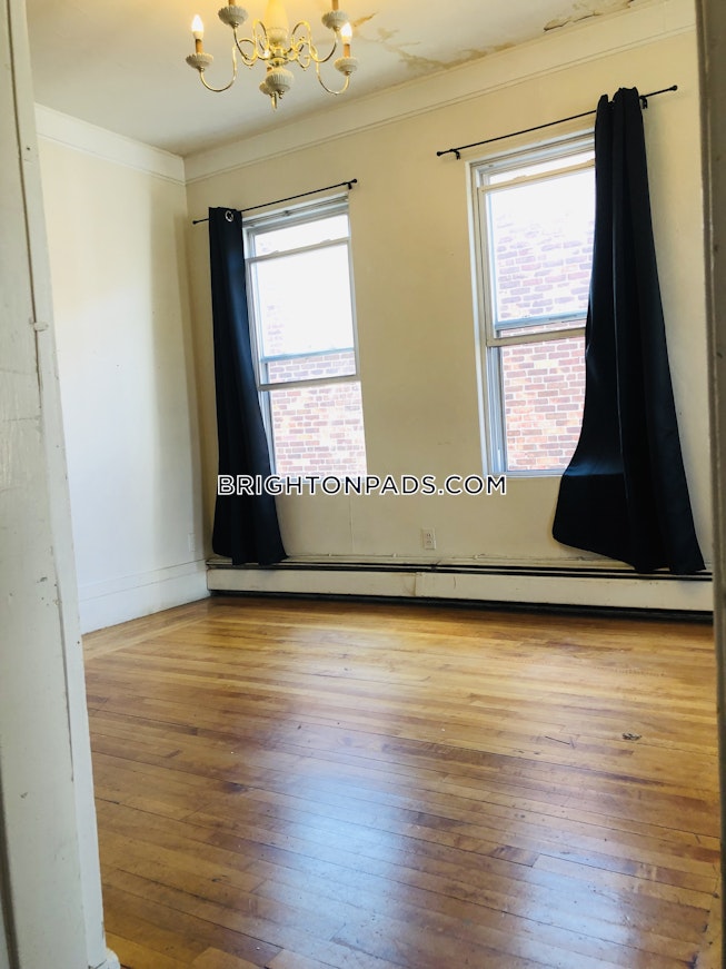 Boston - $2,300 /mo