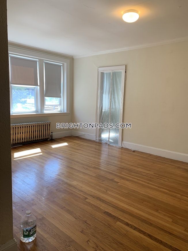 Boston - $2,435 /mo