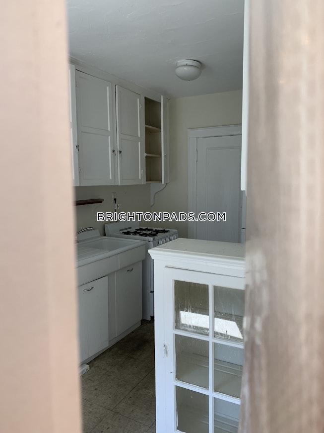 Boston - $2,435 /mo