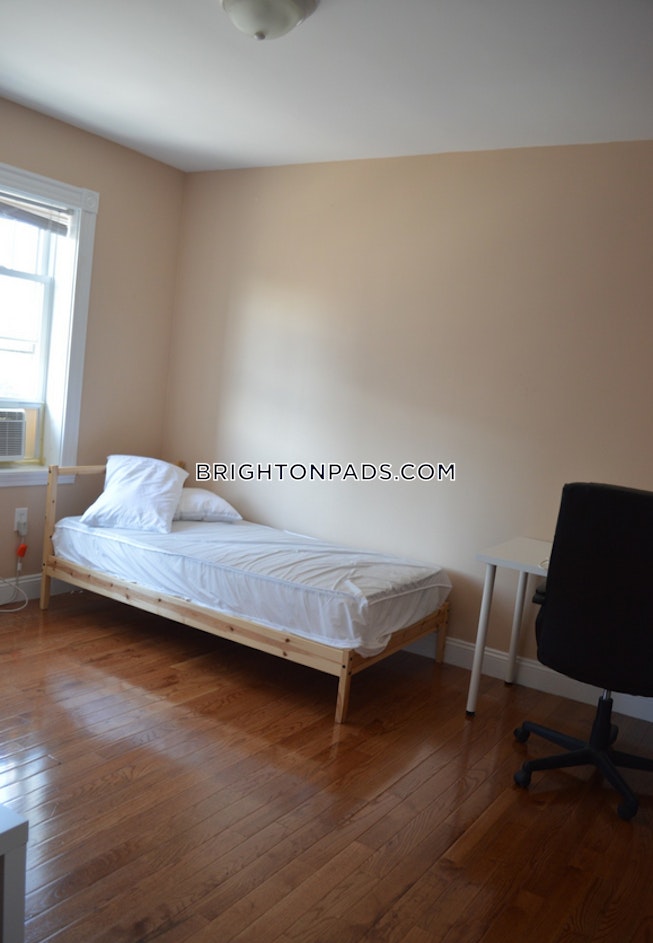 Boston - $4,800 /mo