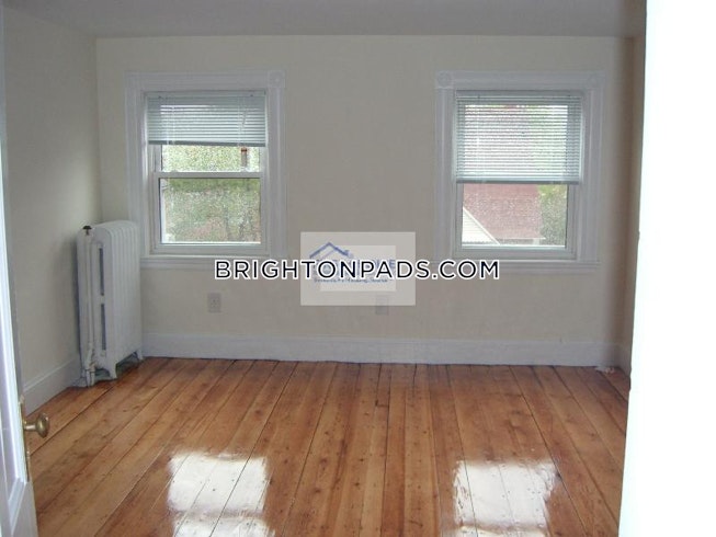 Boston - $3,900 /mo