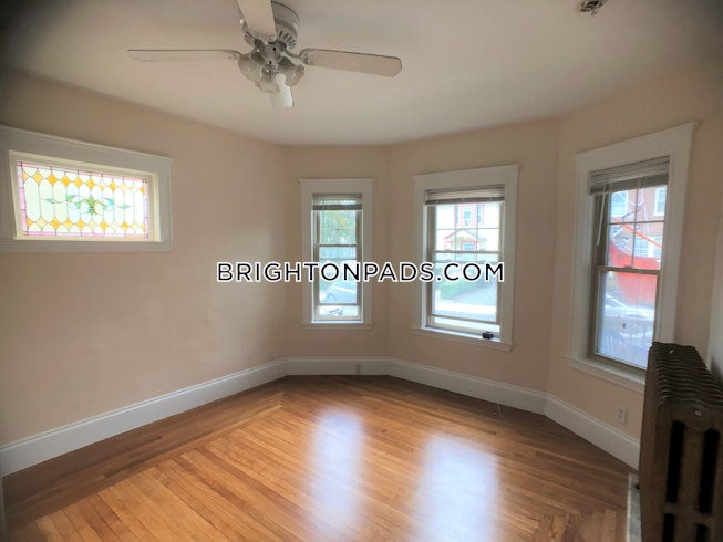 Boston - $2,500 /mo