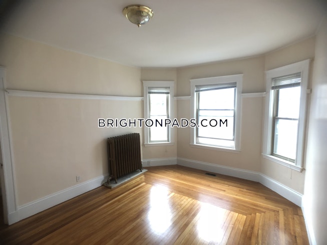 Boston - $2,500 /mo