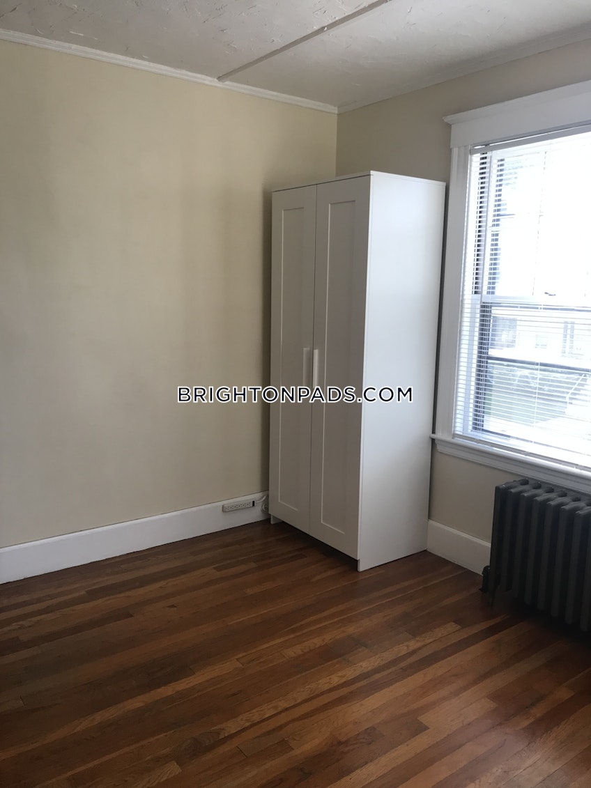 Boston - $2,700 /month