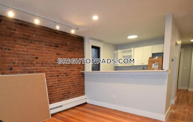 Boston - $2,400 /mo