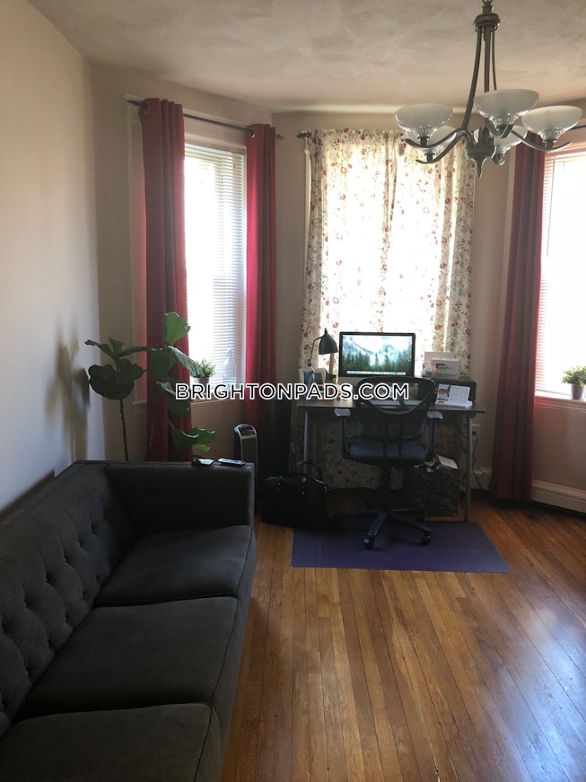 Boston - $1,700 /mo