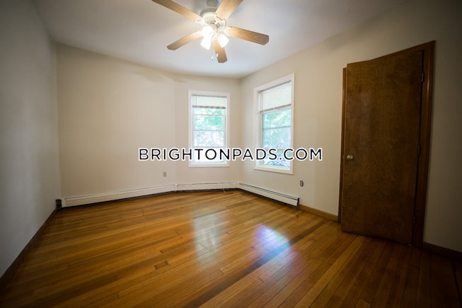 Boston - $2,700 /mo