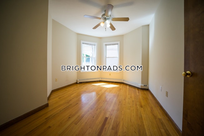 Boston - $2,700 /mo