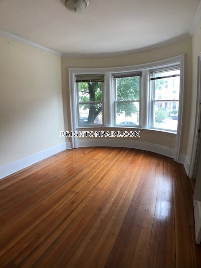 Boston - $3,200 /mo