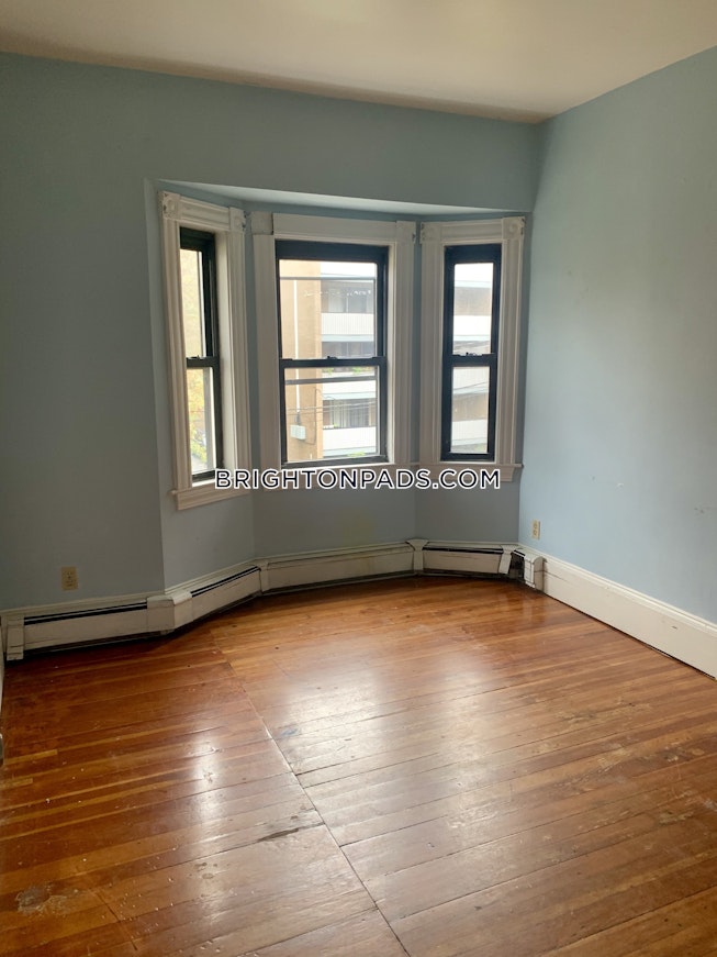 Boston - $3,600 /mo