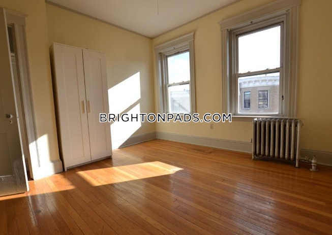 Boston - $3,600 /mo