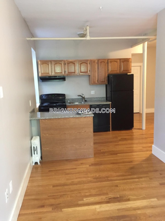 Boston - $1,900 /mo