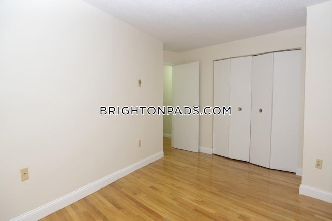 Boston - $2,200 /mo