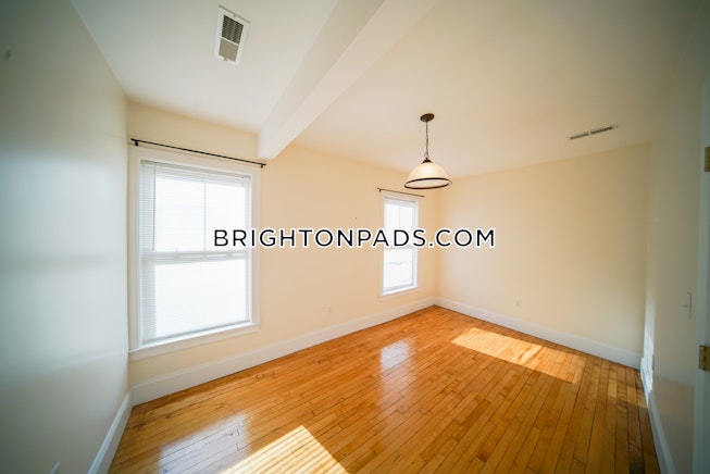 Boston - $2,500 /mo