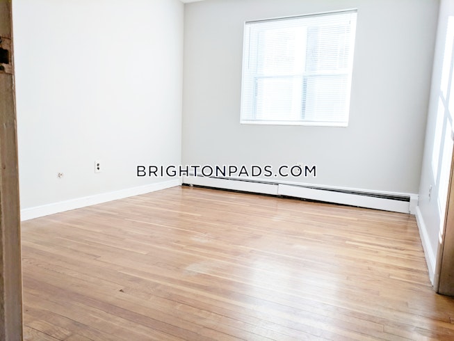 Boston - $1,700 /mo