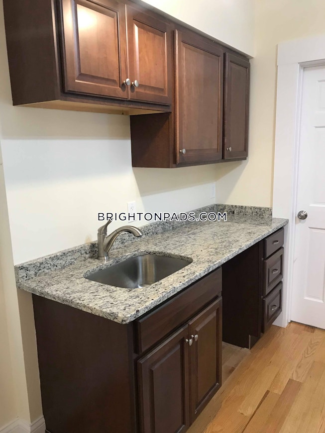 Boston - $3,000 /mo