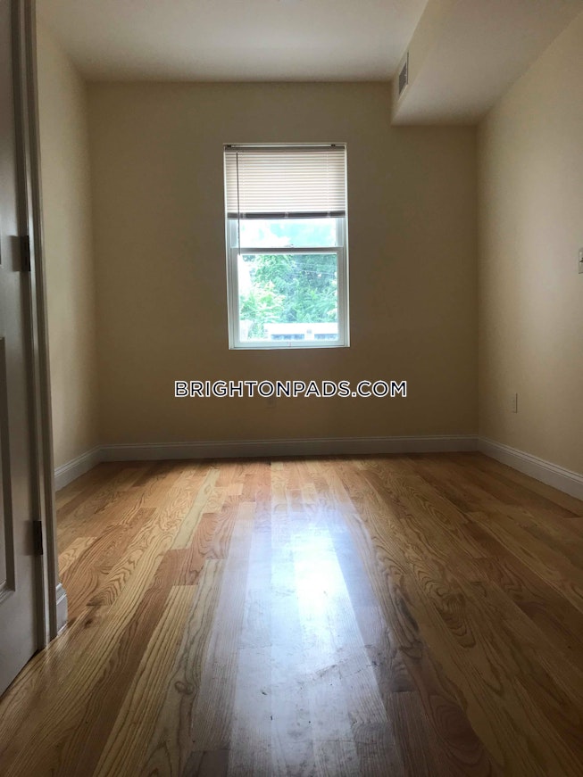 Boston - $2,500 /mo