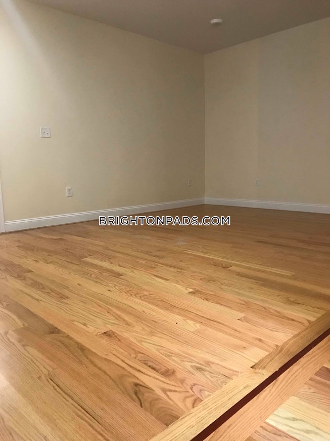 Boston - $2,500 /mo