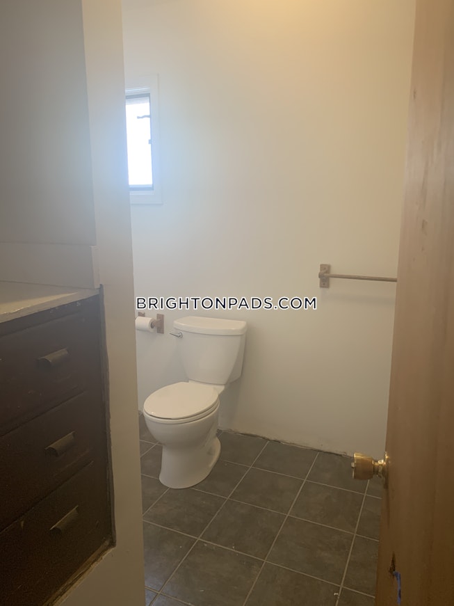 Boston - $3,200 /mo