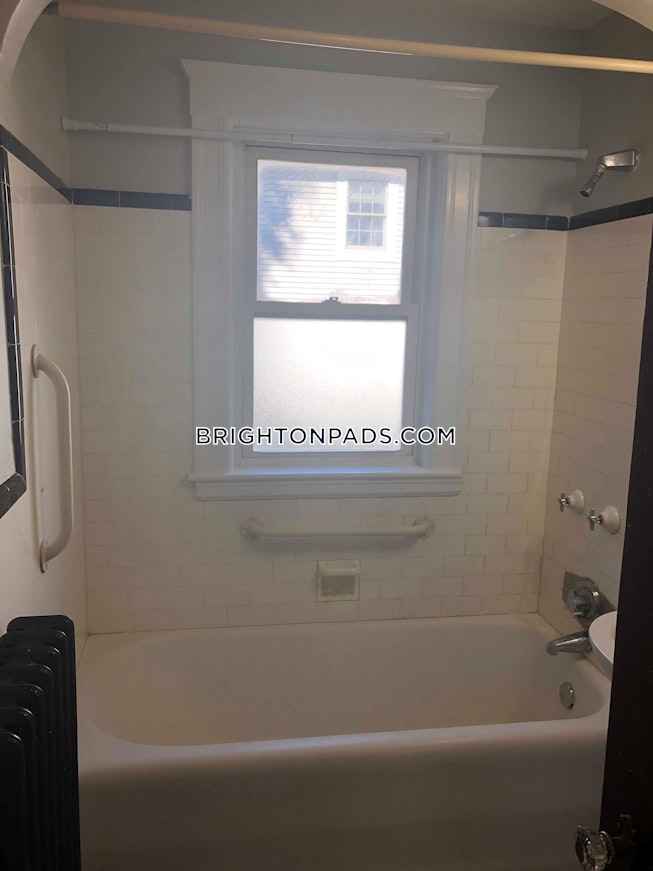 Boston - $2,800 /mo