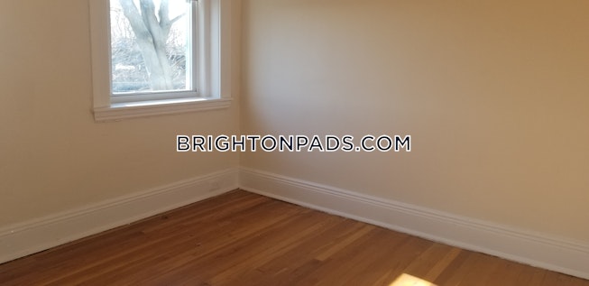 Boston - $2,450 /mo