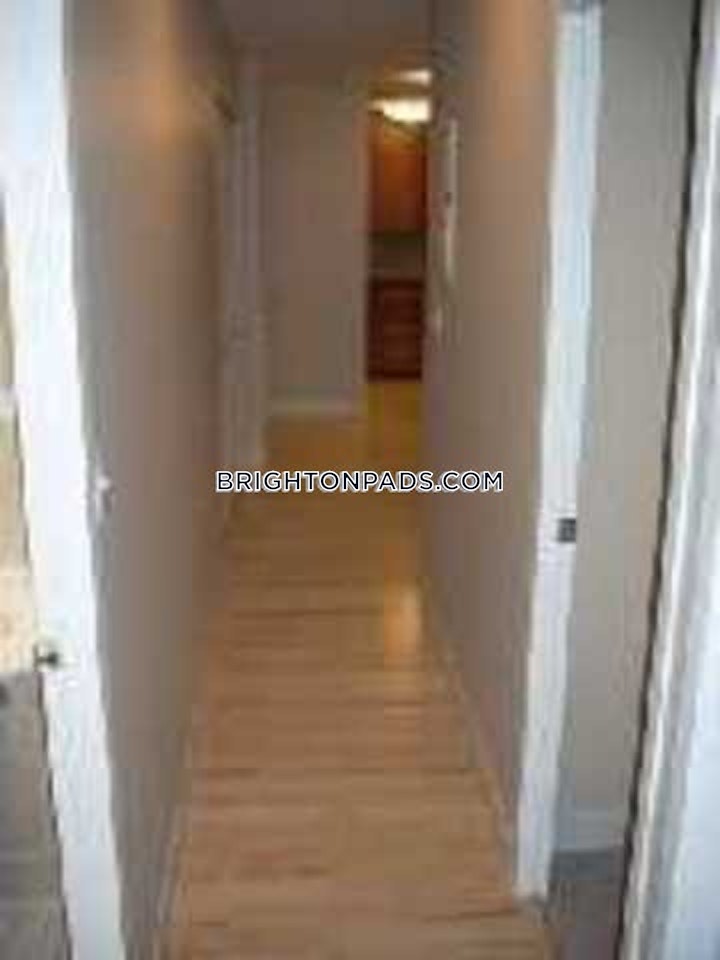 Camelot Ct. Boston picture 24