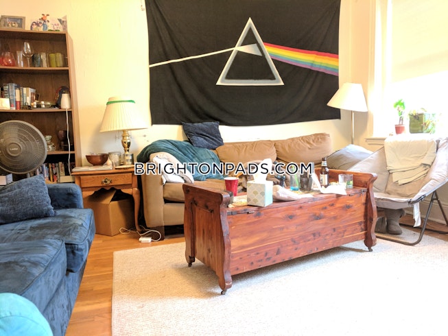 Boston - $2,450 /mo