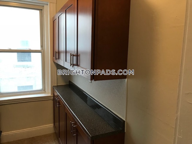 Boston - $2,275 /mo