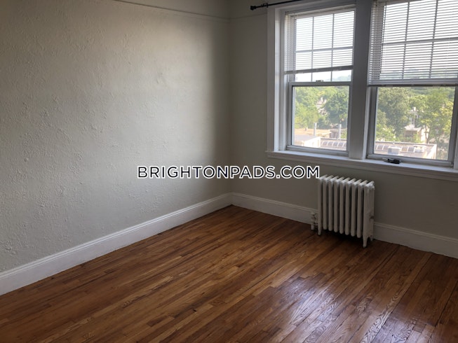 Boston - $2,700 /mo