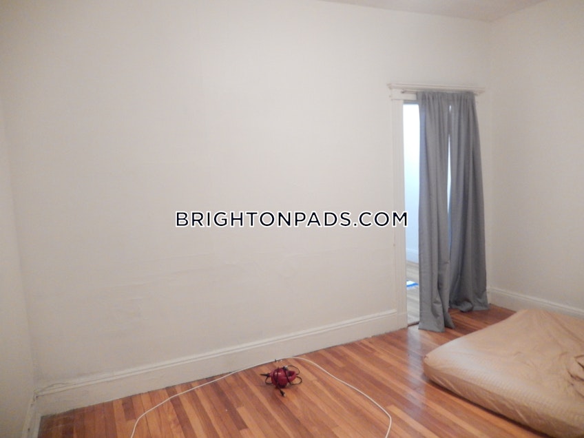 Boston - $2,525 /month