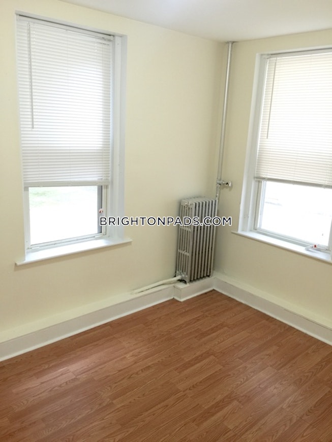 Boston - $2,400 /mo