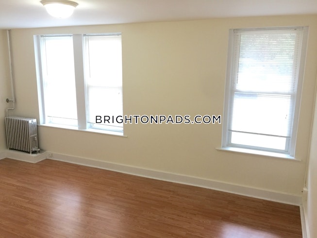 Boston - $2,400 /mo