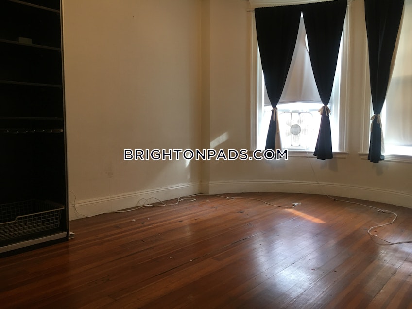 Boston - $3,635 /month