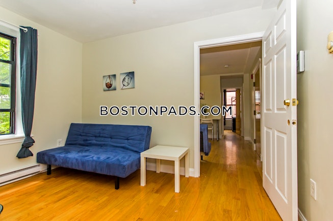 Boston - $4,600 /mo