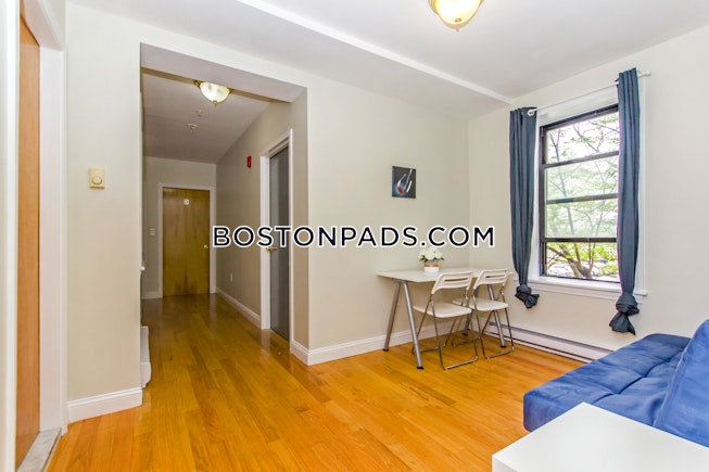 Boston - $4,600 /mo