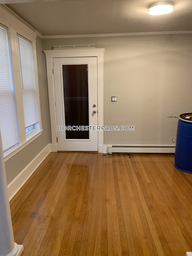 Boston - $2,700 /mo