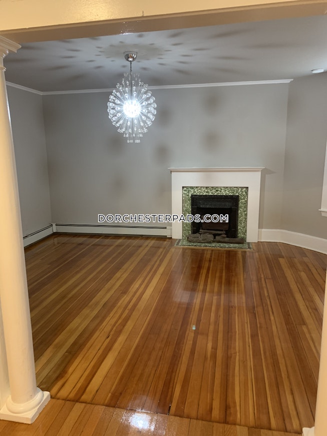 Boston - $2,700 /mo