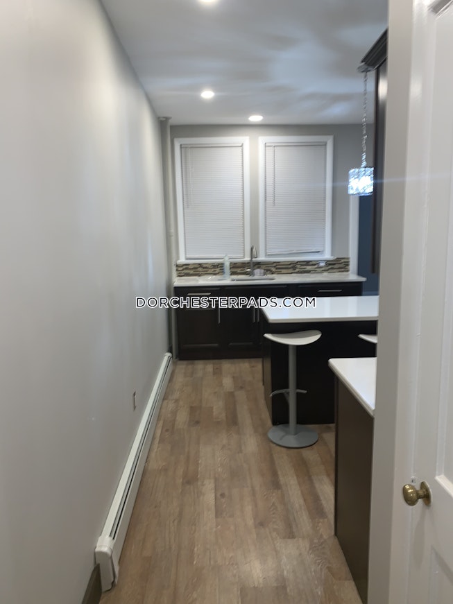 Boston - $2,700 /mo