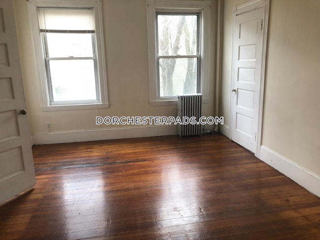 Boston - $2,600 /mo